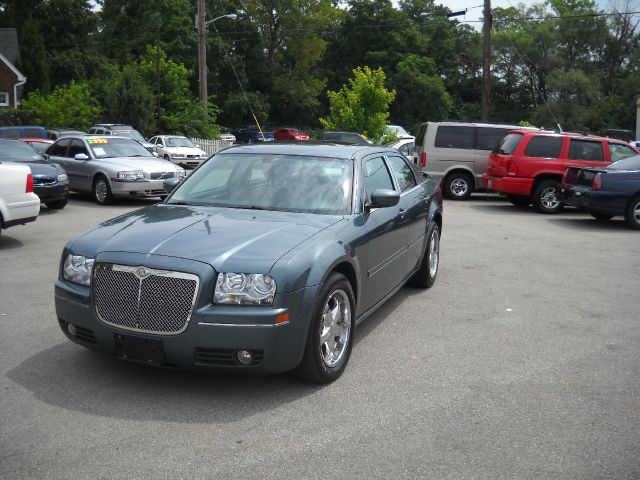 Chrysler 300 2005 photo 2