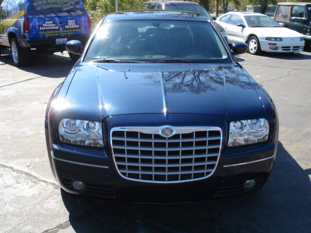 Chrysler 300 2005 photo 2