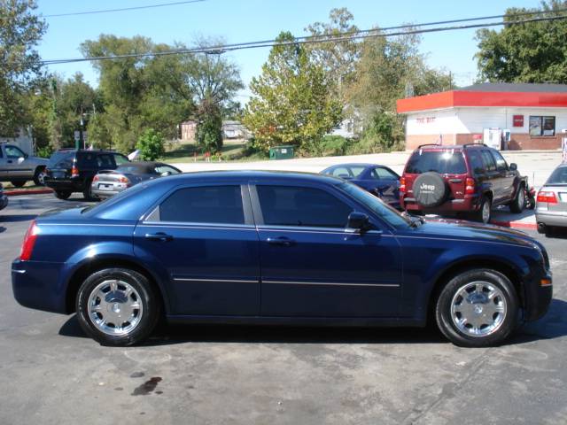 Chrysler 300 2005 photo 3