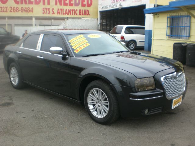 Chrysler 300 2005 photo 2