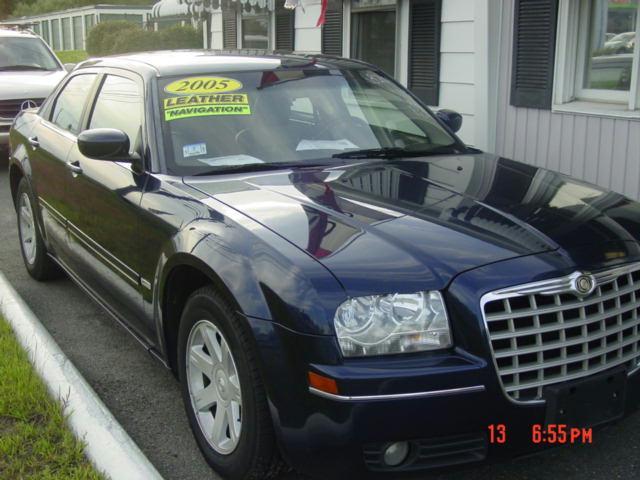 Chrysler 300 2005 photo 2