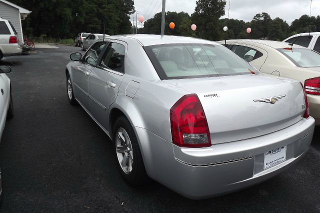 Chrysler 300 2006 photo 2