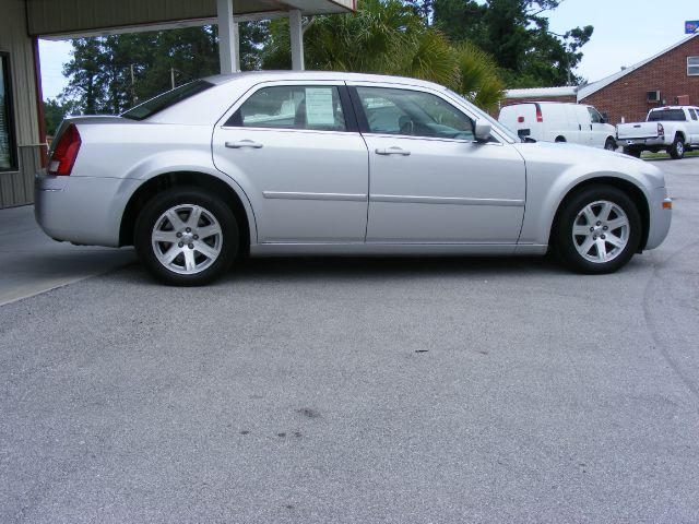 Chrysler 300 2006 photo 16