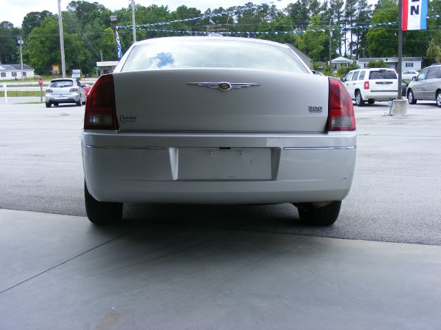 Chrysler 300 2006 photo 17