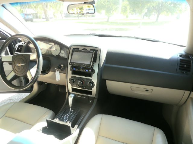 Chrysler 300 2006 photo 12