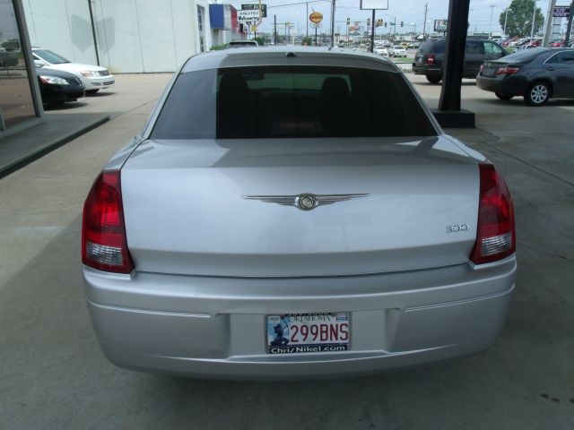 Chrysler 300 2006 photo 12