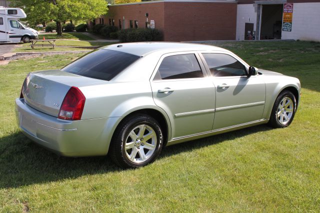 Chrysler 300 2006 photo 16