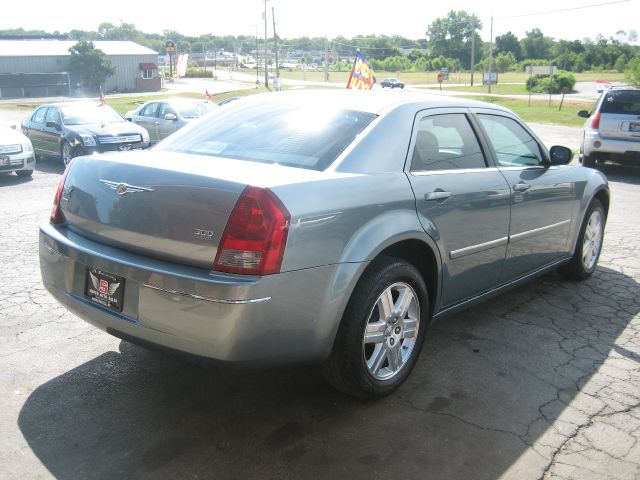 Chrysler 300 2006 photo 2