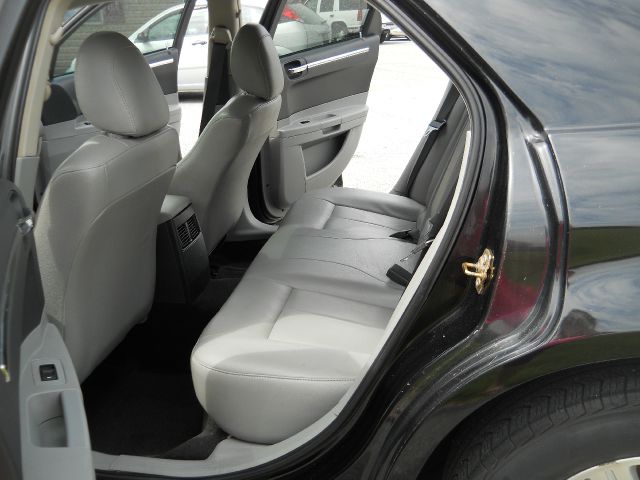 Chrysler 300 2006 photo 13