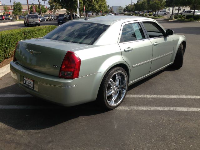 Chrysler 300 2006 photo 2