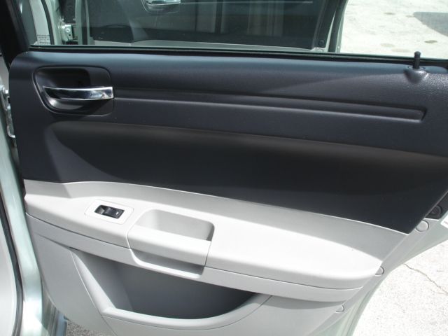 Chrysler 300 2006 photo 12