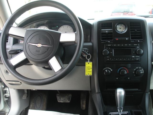 Chrysler 300 2006 photo 17