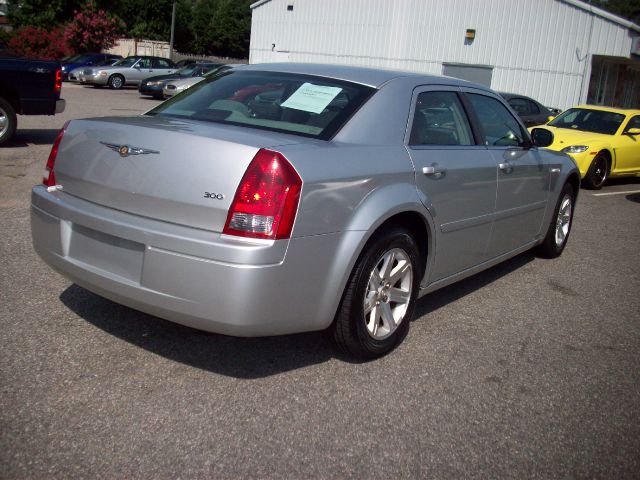 Chrysler 300 Base Sedan