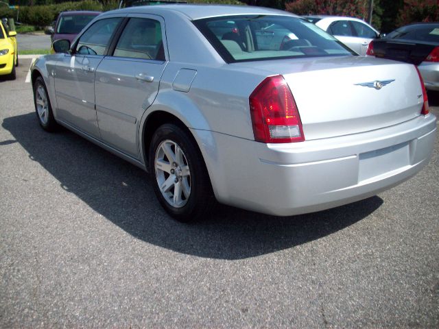 Chrysler 300 2006 photo 2