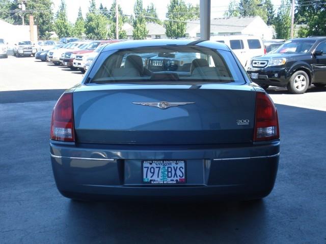 Chrysler 300 2006 photo 12