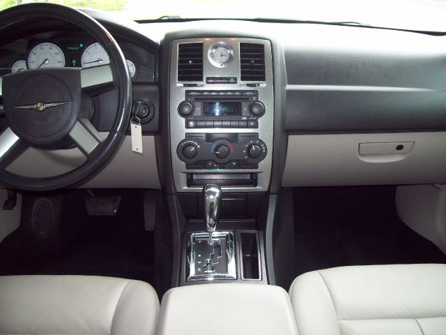 Chrysler 300 2006 photo 12