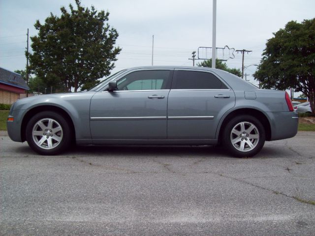 Chrysler 300 2006 photo 16