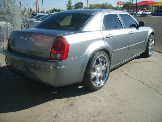 Chrysler 300 2006 photo 2