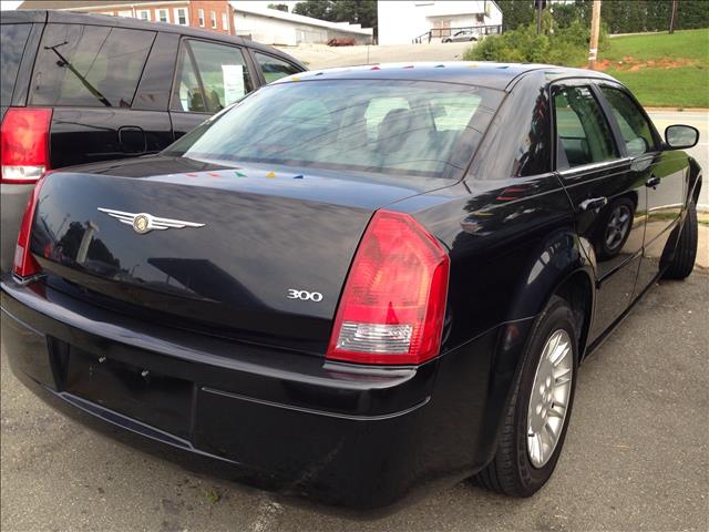 Chrysler 300 Base Sedan