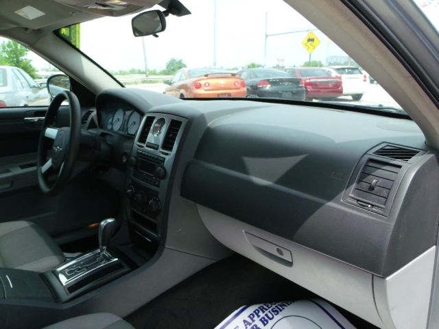 Chrysler 300 2006 photo 16