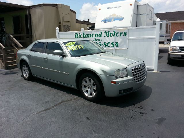 Chrysler 300 2006 photo 2