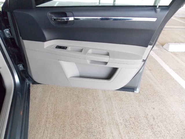 Chrysler 300 2006 photo 28