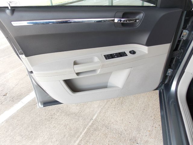 Chrysler 300 2006 photo 37