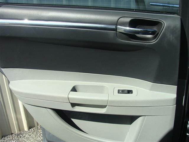 Chrysler 300 2006 photo 12