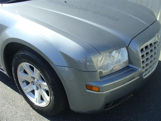 Chrysler 300 2006 photo 21