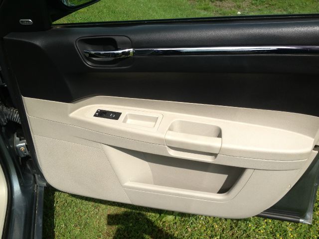 Chrysler 300 2007 photo 13