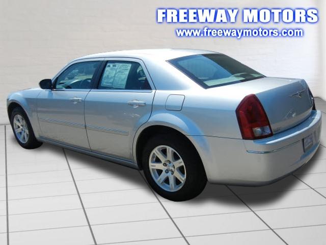 Chrysler 300 2007 photo 2