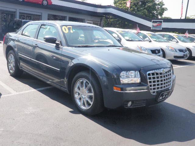 Chrysler 300 2007 photo 2