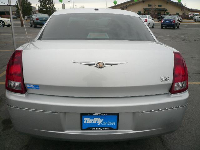 Chrysler 300 2007 photo 2