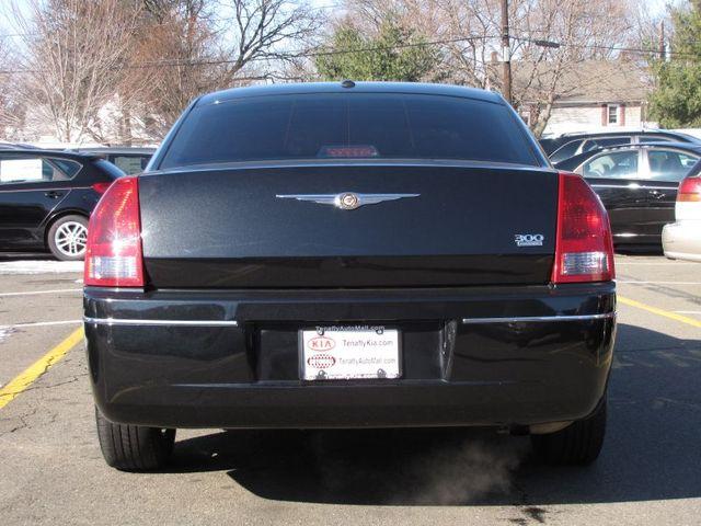 Chrysler 300 Ext Cab 125.9 WB Unspecified