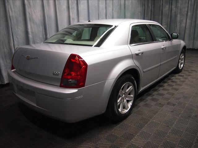 Chrysler 300 2007 photo 2