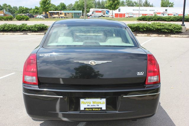 Chrysler 300 2007 photo 12