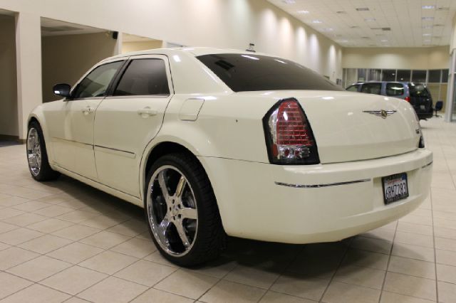 Chrysler 300 2007 photo 2