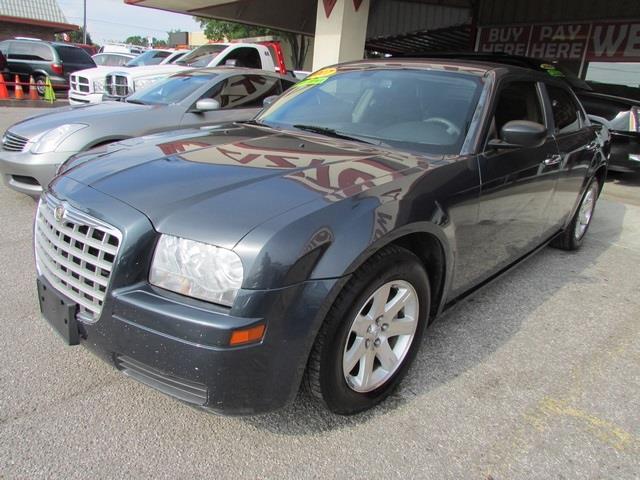 Chrysler 300 2007 photo 2