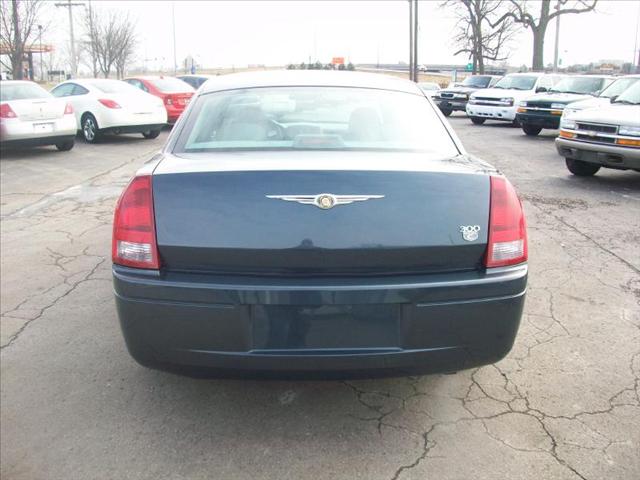 Chrysler 300 SLT AWD 7 Passanger Sedan