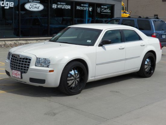 Chrysler 300 2008 photo 2