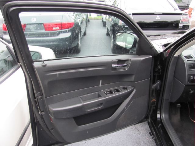 Chrysler 300 2008 photo 11