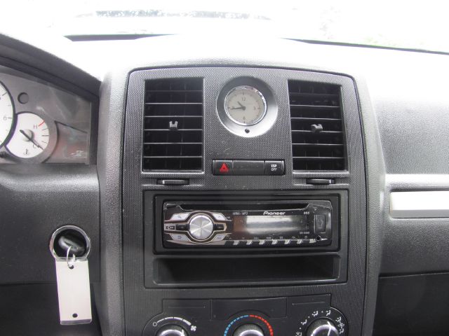 Chrysler 300 2008 photo 9