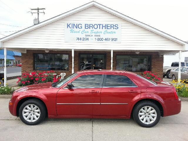 Chrysler 300 Elk Conversion Van Sedan