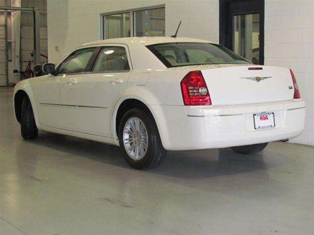 Chrysler 300 2008 photo 2