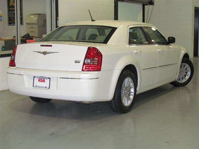 Chrysler 300 2008 photo 4