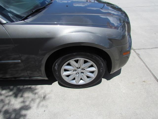 Chrysler 300 2008 photo 17