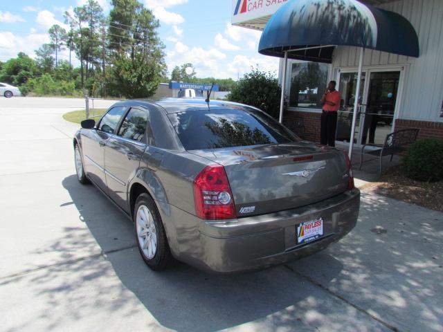 Chrysler 300 2008 photo 19