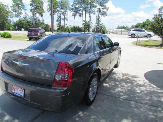 Chrysler 300 2008 photo 21