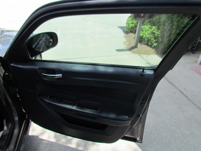 Chrysler 300 2008 photo 23