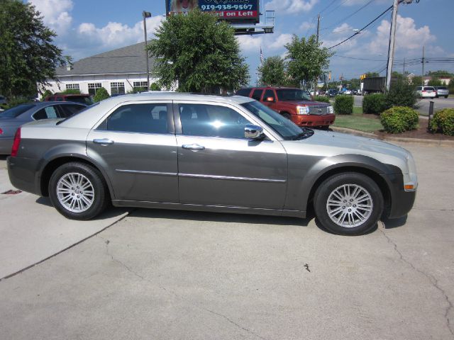 Chrysler 300 2008 photo 2